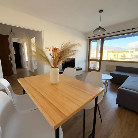 M002 Marquer T2 Spacieux Et Lumineux Avec Balcon A Deux Pas Du Centre *