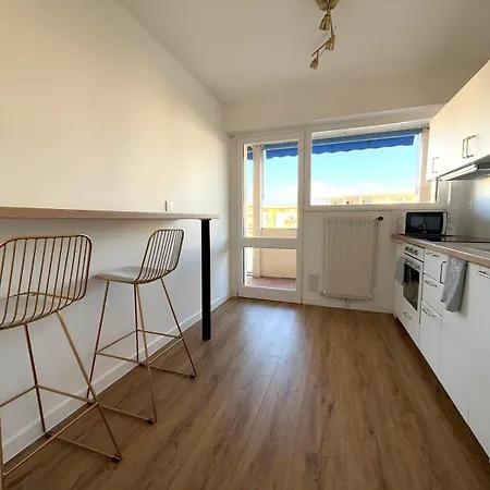 M2 Marquer Spacieux Et Lumineux Avec Balcon A Deux Pas Du Centre